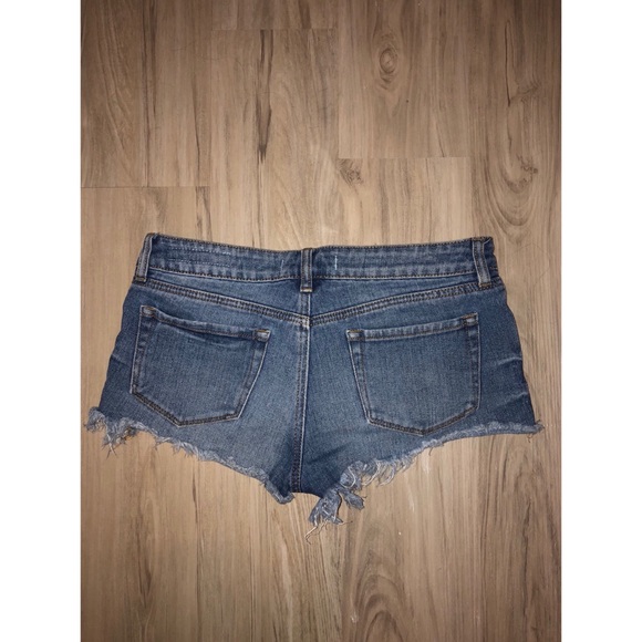 Low rise jean shorts - Picture 2 of 3